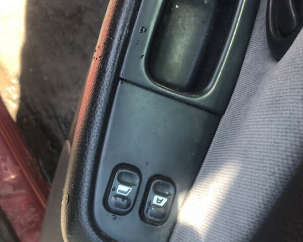 Красный Пежо 406, объемом двигателя 1.76 л и пробегом 332 тыс. км за 1250 $, фото 8 на Automoto.ua