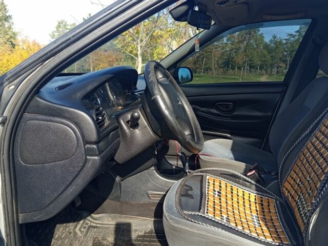 Сірий Пежо 406, об'ємом двигуна 1.7 л та пробігом 272 тис. км за 2000 $, фото 8 на Automoto.ua