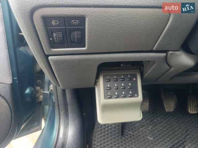 Зеленый Пежо 406, объемом двигателя 2.1 л и пробегом 220 тыс. км за 2600 $, фото 45 на Automoto.ua