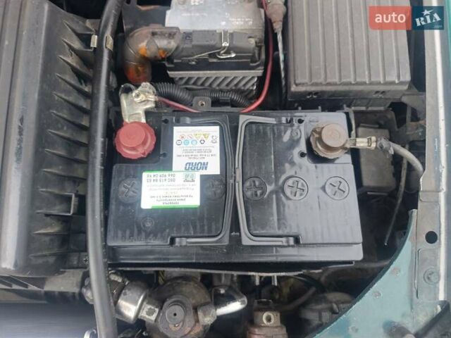 Зеленый Пежо 406, объемом двигателя 2.1 л и пробегом 220 тыс. км за 2600 $, фото 48 на Automoto.ua