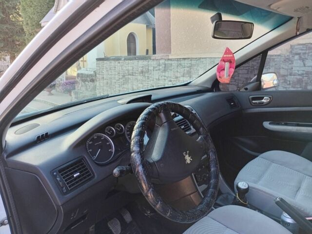 Белый Пежо 407, объемом двигателя 1.4 л и пробегом 399 тыс. км за 3250 $, фото 5 на Automoto.ua