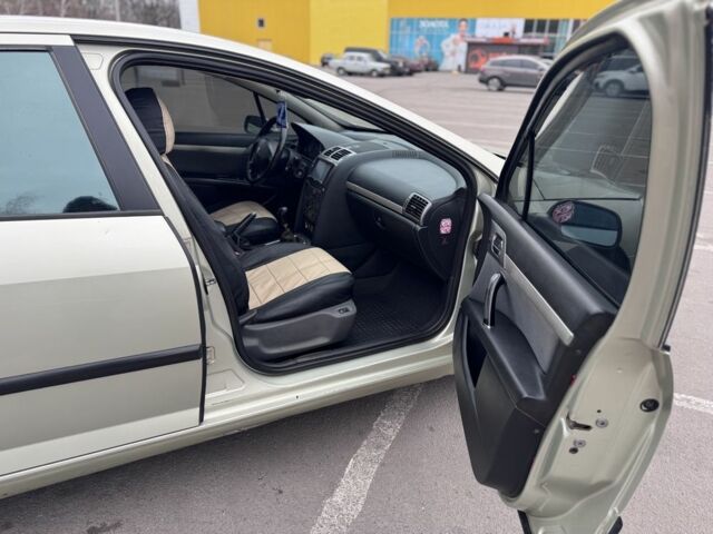 Бежевый Пежо 407, объемом двигателя 1.7 л и пробегом 254 тыс. км за 2850 $, фото 7 на Automoto.ua