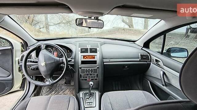 Бежевый Пежо 407, объемом двигателя 2 л и пробегом 237 тыс. км за 3800 $, фото 10 на Automoto.ua