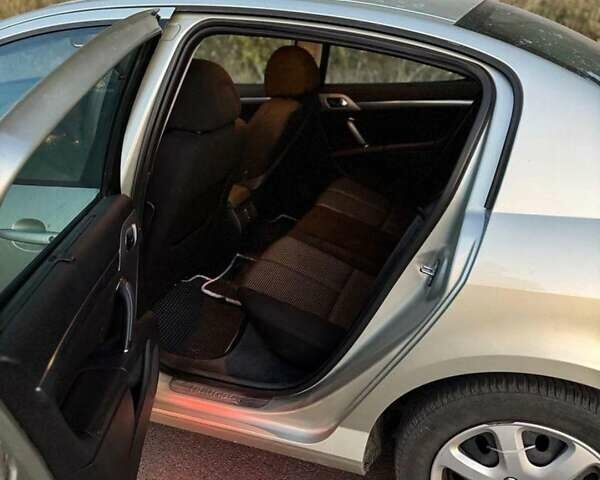 Бежевый Пежо 407, объемом двигателя 0 л и пробегом 200 тыс. км за 5500 $, фото 6 на Automoto.ua
