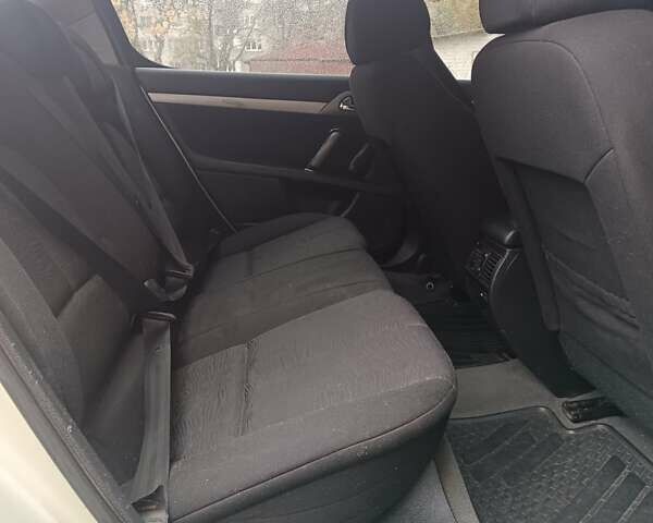 Бежевый Пежо 407, объемом двигателя 1.75 л и пробегом 318 тыс. км за 3700 $, фото 25 на Automoto.ua