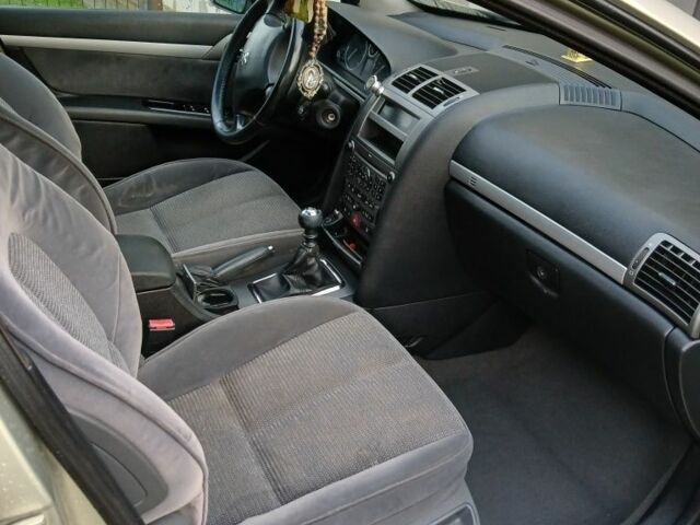 Бежевий Пежо 407, об'ємом двигуна 2 л та пробігом 301 тис. км за 4100 $, фото 5 на Automoto.ua