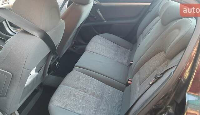 Чорний Пежо 407, об'ємом двигуна 2 л та пробігом 309 тис. км за 5000 $, фото 6 на Automoto.ua