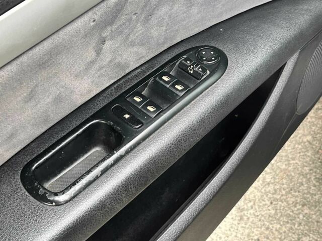 Чорний Пежо 407, об'ємом двигуна 2 л та пробігом 192 тис. км за 4590 $, фото 10 на Automoto.ua