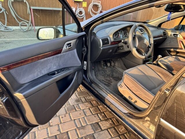 Черный Пежо 407, объемом двигателя 2 л и пробегом 240 тыс. км за 2500 $, фото 10 на Automoto.ua