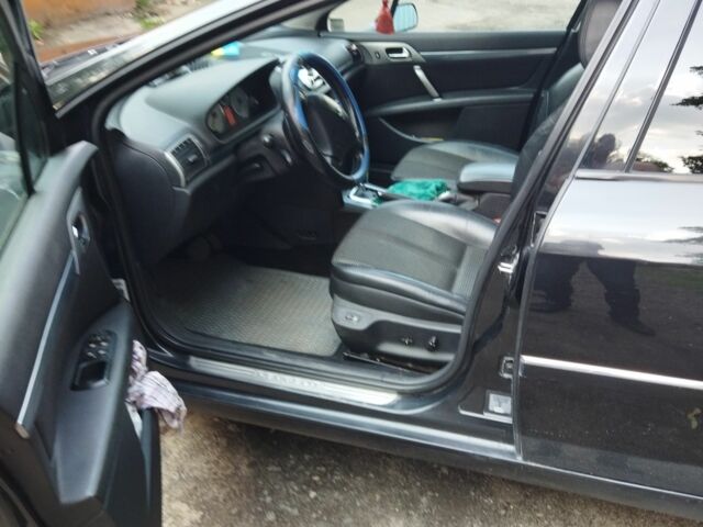 Чорний Пежо 407, об'ємом двигуна 2 л та пробігом 240 тис. км за 5400 $, фото 6 на Automoto.ua