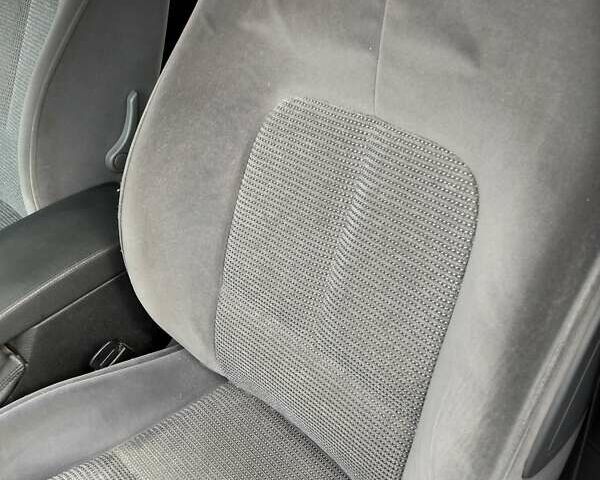 Червоний Пежо 407, об'ємом двигуна 2 л та пробігом 104 тис. км за 6000 $, фото 12 на Automoto.ua