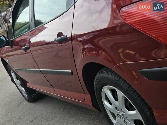 Красный Пежо 407, объемом двигателя 1.75 л и пробегом 305 тыс. км за 3450 $, фото 7 на Automoto.ua