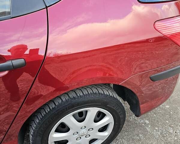 Красный Пежо 407, объемом двигателя 1.75 л и пробегом 303 тыс. км за 4500 $, фото 9 на Automoto.ua