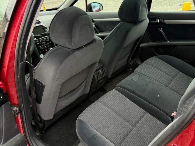 Червоний Пежо 407, об'ємом двигуна 2 л та пробігом 250 тис. км за 2899 $, фото 10 на Automoto.ua