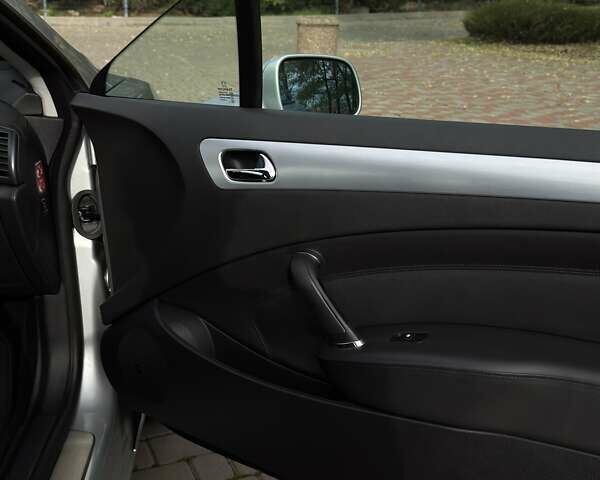 Серый Пежо 407, объемом двигателя 2.95 л и пробегом 185 тыс. км за 7100 $, фото 13 на Automoto.ua