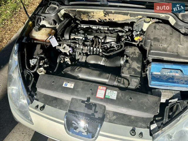 Сірий Пежо 407, об'ємом двигуна 1.75 л та пробігом 300 тис. км за 3750 $, фото 13 на Automoto.ua