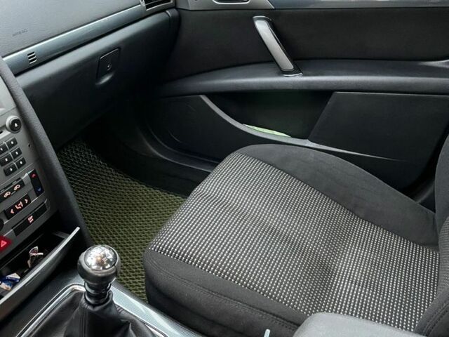 Сірий Пежо 407, об'ємом двигуна 2 л та пробігом 380 тис. км за 1750 $, фото 4 на Automoto.ua