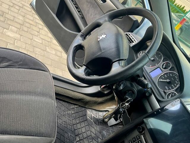 Пежо 407 2004 в Харькове на Automoto.ua Серый Пежо 407, объемом двигателя 2 л и пробегом 445 тыс. км за 3100 $, фото 4 на Automoto.ua