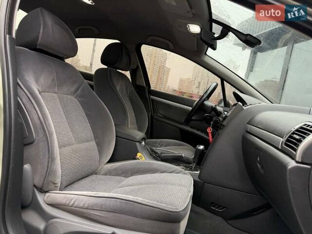 Серый Пежо 407, объемом двигателя 2 л и пробегом 148 тыс. км за 4790 $, фото 11 на Automoto.ua