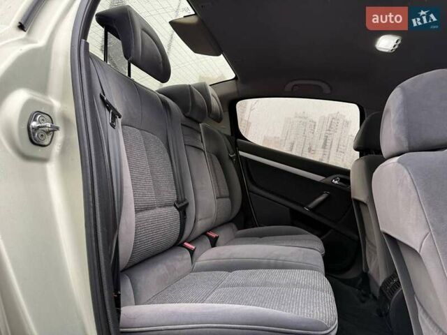 Серый Пежо 407, объемом двигателя 2 л и пробегом 148 тыс. км за 4790 $, фото 10 на Automoto.ua