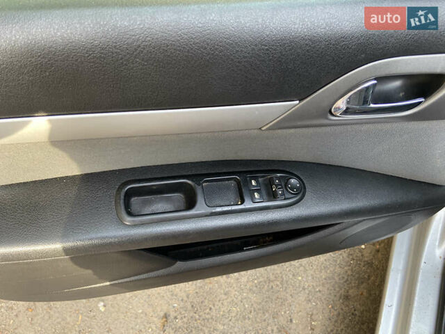 Серый Пежо 407, объемом двигателя 1.8 л и пробегом 233 тыс. км за 3600 $, фото 40 на Automoto.ua