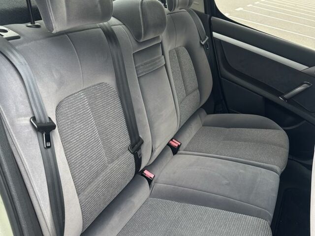 Серый Пежо 407, объемом двигателя 2 л и пробегом 147 тыс. км за 4500 $, фото 7 на Automoto.ua