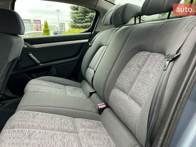 Серый Пежо 407, объемом двигателя 1.8 л и пробегом 300 тыс. км за 4700 $, фото 9 на Automoto.ua