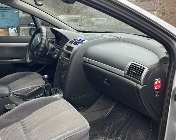 Сірий Пежо 407, об'ємом двигуна 2 л та пробігом 153 тис. км за 3599 $, фото 4 на Automoto.ua