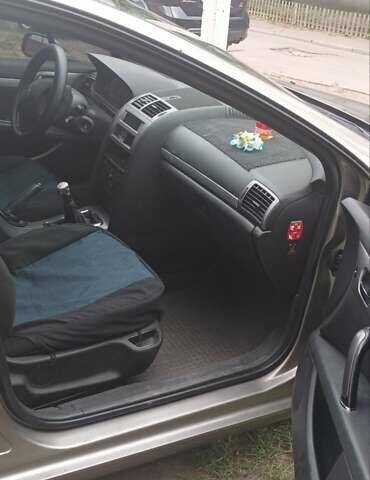 Серый Пежо 407, объемом двигателя 1.8 л и пробегом 220 тыс. км за 3500 $, фото 10 на Automoto.ua