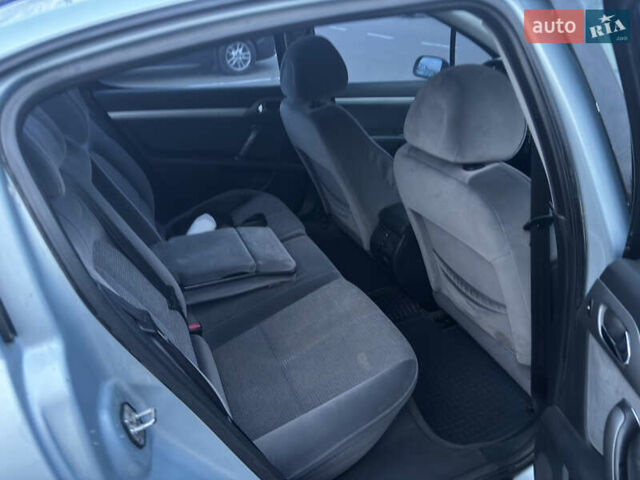 Серый Пежо 407, объемом двигателя 2 л и пробегом 265 тыс. км за 3900 $, фото 8 на Automoto.ua