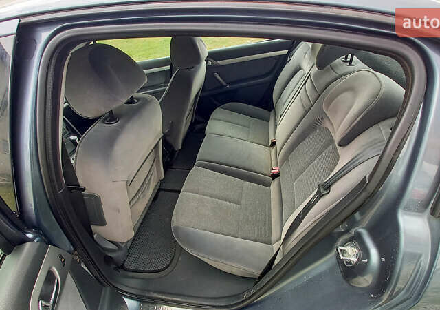Сірий Пежо 407, об'ємом двигуна 2 л та пробігом 196 тис. км за 4999 $, фото 10 на Automoto.ua