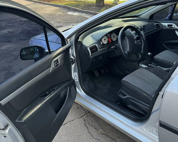 Сірий Пежо 407, об'ємом двигуна 1.75 л та пробігом 182 тис. км за 3750 $, фото 15 на Automoto.ua