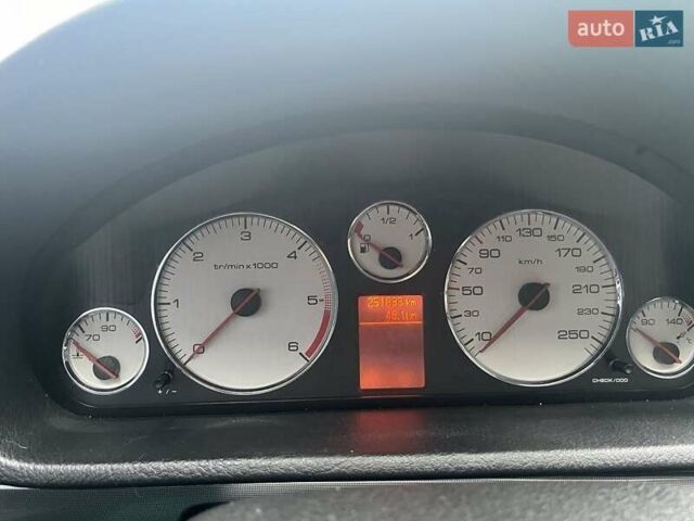 Серый Пежо 407, объемом двигателя 2 л и пробегом 250 тыс. км за 4700 $, фото 5 на Automoto.ua