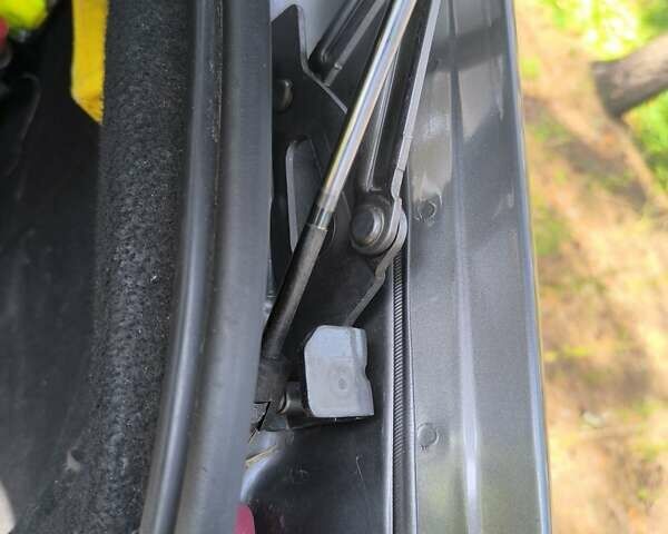 Серый Пежо 407, объемом двигателя 1.56 л и пробегом 216 тыс. км за 4800 $, фото 9 на Automoto.ua