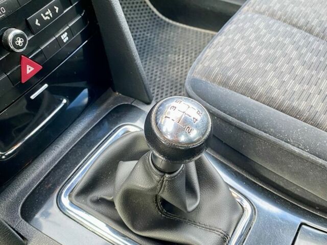 Пежо 407 2010 у Луцьку на Automoto.ua Сірий Пежо 407, об'ємом двигуна 1.6 л та пробігом 300 тис. км за 5200 $, фото 10 на Automoto.ua