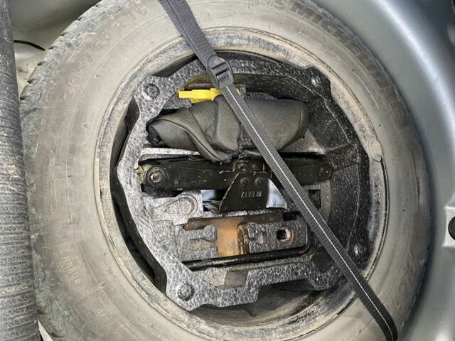 Пежо 407 2010 у Луцьку на Automoto.ua Сірий Пежо 407, об'ємом двигуна 1.6 л та пробігом 300 тис. км за 5200 $, фото 7 на Automoto.ua