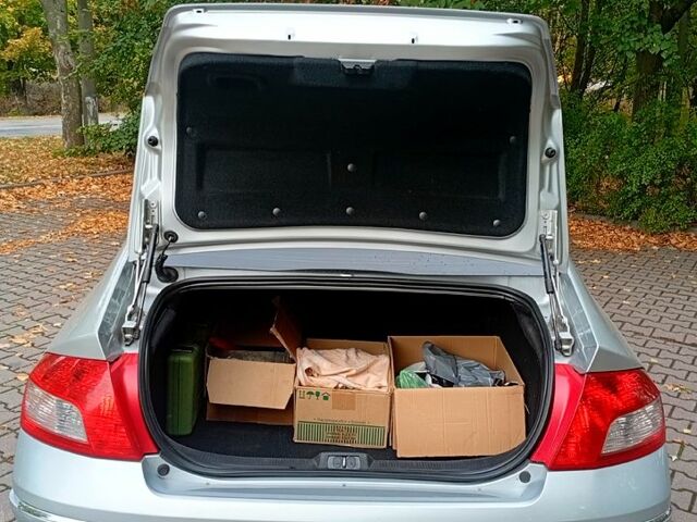 Серый Пежо 407, объемом двигателя 2 л и пробегом 221 тыс. км за 6300 $, фото 3 на Automoto.ua