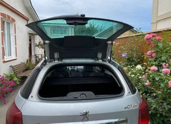 Серый Пежо 407, объемом двигателя 1.6 л и пробегом 999 тыс. км за 1600 $, фото 8 на Automoto.ua