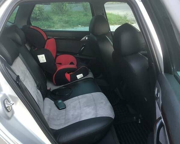 Сірий Пежо 407, об'ємом двигуна 2 л та пробігом 235 тис. км за 3700 $, фото 4 на Automoto.ua