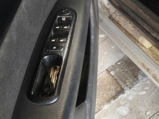 Серый Пежо 407, объемом двигателя 1.7 л и пробегом 232 тыс. км за 3400 $, фото 8 на Automoto.ua