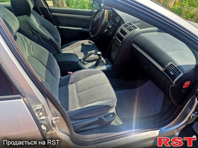 Серый Пежо 407, объемом двигателя 2 л и пробегом 367 тыс. км за 4400 $, фото 4 на Automoto.ua
