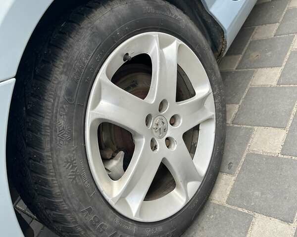 Сірий Пежо 407, об'ємом двигуна 2 л та пробігом 323 тис. км за 4400 $, фото 4 на Automoto.ua