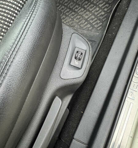 Серый Пежо 407, объемом двигателя 2 л и пробегом 334 тыс. км за 4999 $, фото 26 на Automoto.ua