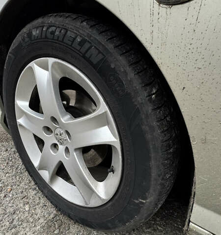 Серый Пежо 407, объемом двигателя 2 л и пробегом 334 тыс. км за 4999 $, фото 14 на Automoto.ua