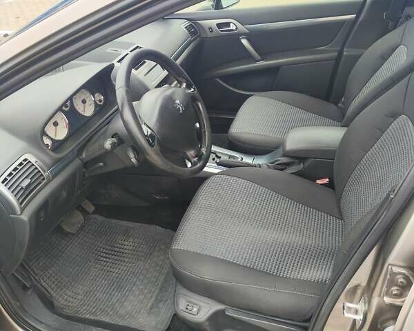 Сірий Пежо 407, об'ємом двигуна 2 л та пробігом 390 тис. км за 5300 $, фото 7 на Automoto.ua