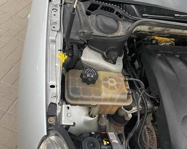 Серый Пежо 407, объемом двигателя 2 л и пробегом 350 тыс. км за 4750 $, фото 4 на Automoto.ua