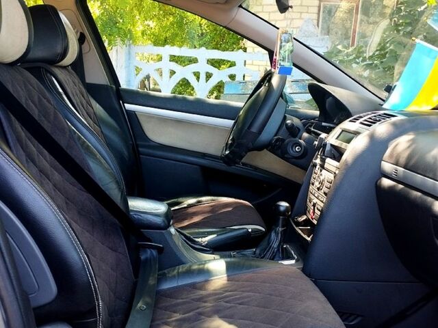 Пежо 407 2006 у Миколаєві на Automoto.ua Сірий Пежо 407, об'ємом двигуна 1.6 л та пробігом 250 тис. км за 4999 $, фото 8 на Automoto.ua