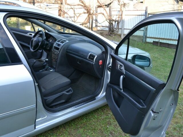 Серый Пежо 407, объемом двигателя 2 л и пробегом 250 тыс. км за 4362 $, фото 3 на Automoto.ua