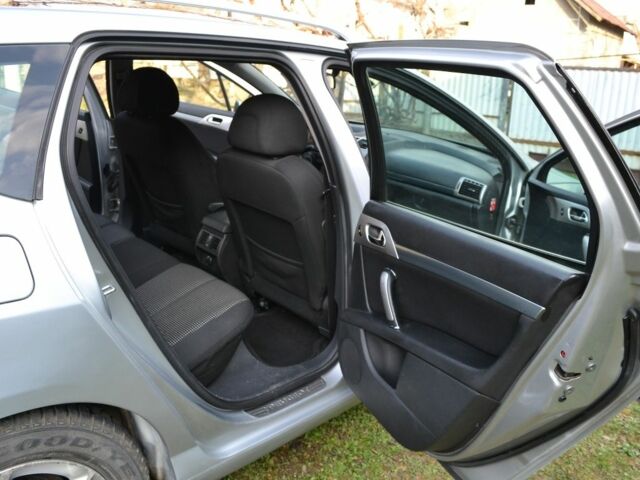 Серый Пежо 407, объемом двигателя 2 л и пробегом 250 тыс. км за 4362 $, фото 4 на Automoto.ua