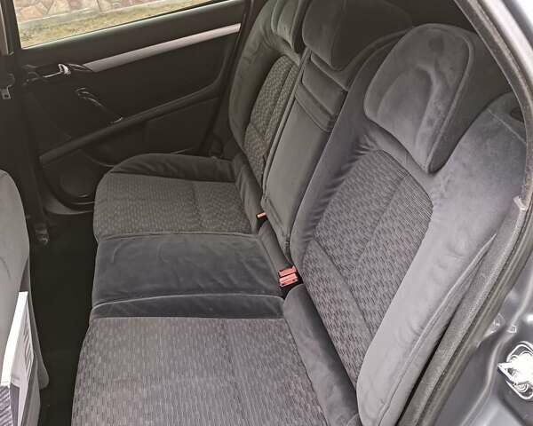 Серый Пежо 407, объемом двигателя 2 л и пробегом 250 тыс. км за 4721 $, фото 4 на Automoto.ua